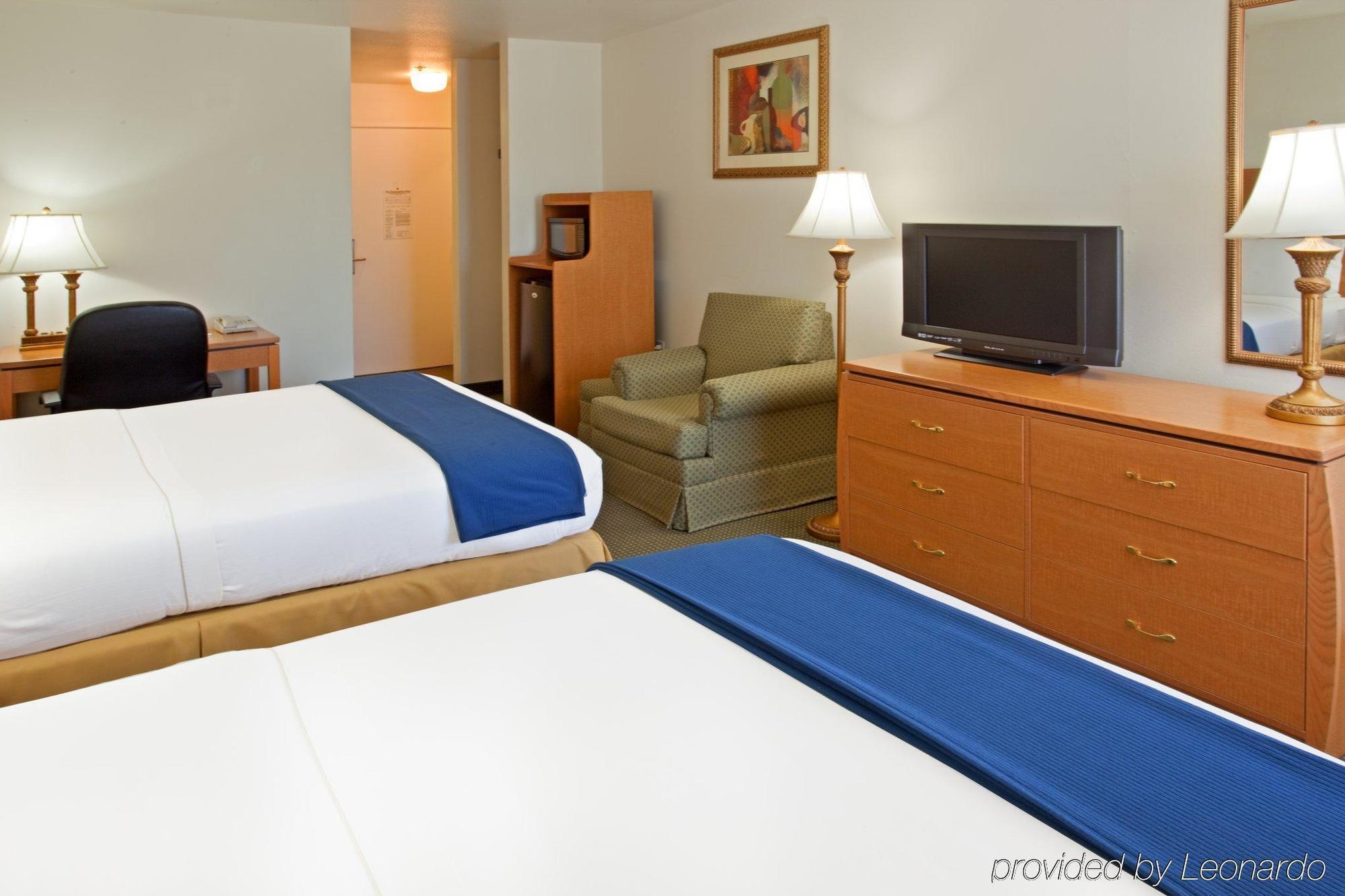 Holiday Inn Express Hotel & Suites Columbus By Ihg Quarto foto